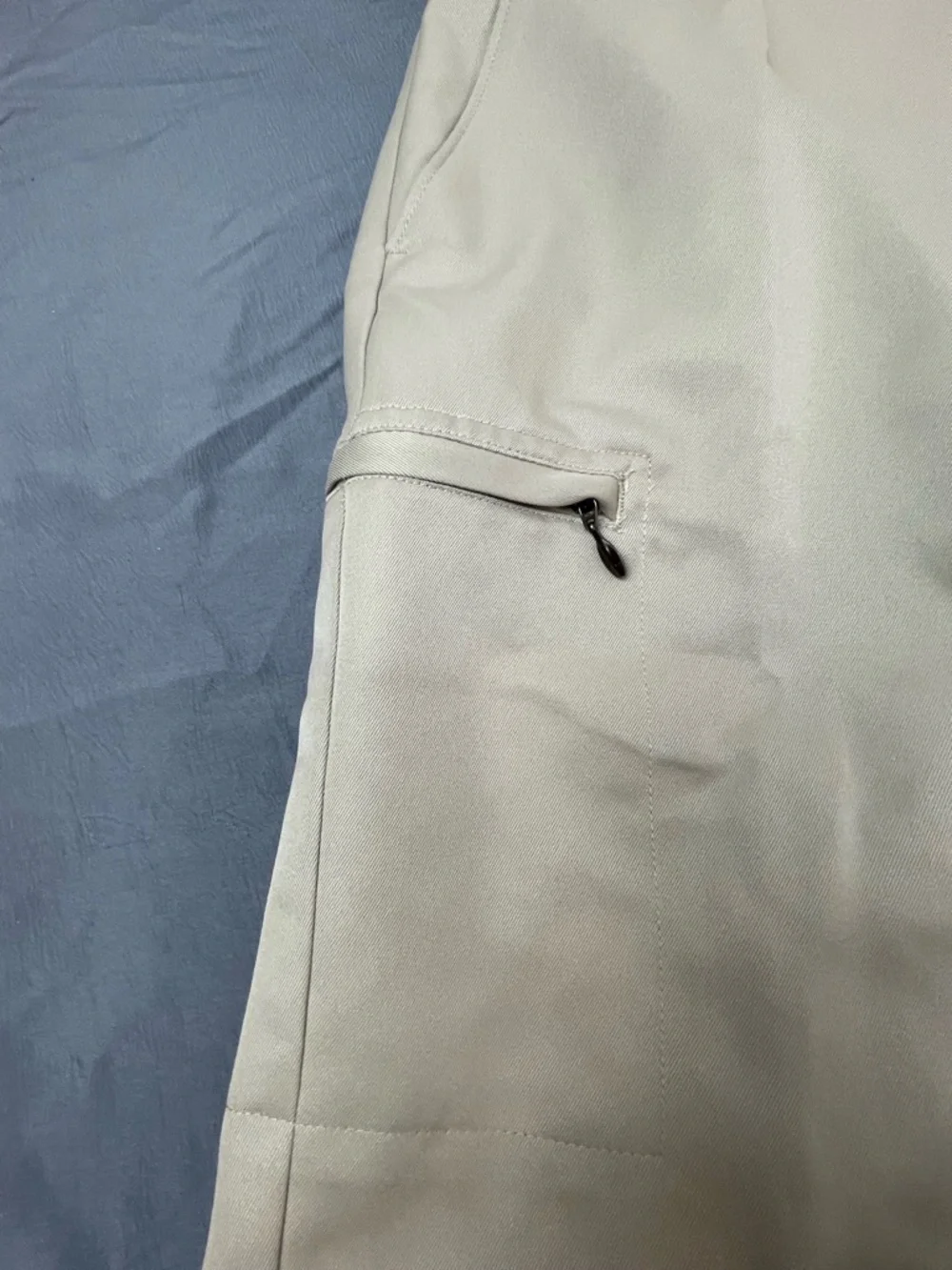 IZOD Golf Shorts‎ Mens Size 42 Beige Cargo Pockets Active Outdoor Casual
